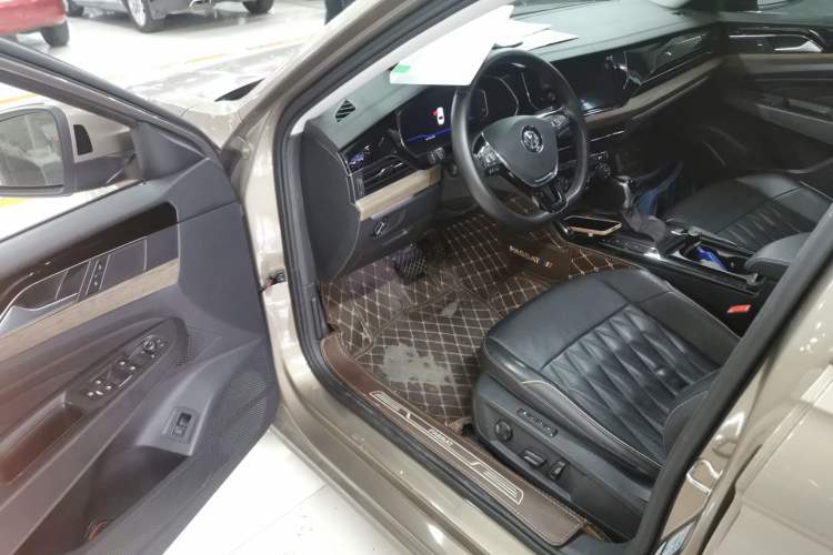 Used Volkswagen Passat 2019 330TSI Luxury Edition China V Standard Driver Seat