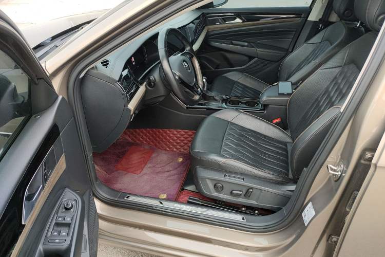 Used Volkswagen Passat 2019 330TSI Luxury Edition China VI Driver Seat