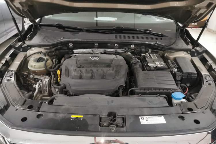 Used Volkswagen Passat 2019 330TSI Luxury Edition China V Standard Engine Bay