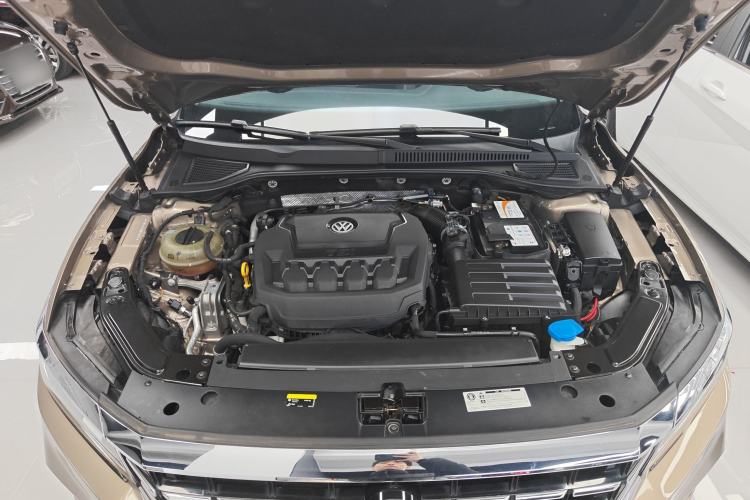 Used Volkswagen Passat 2019 330TSI Luxury Edition China VI Standard Engine Bay