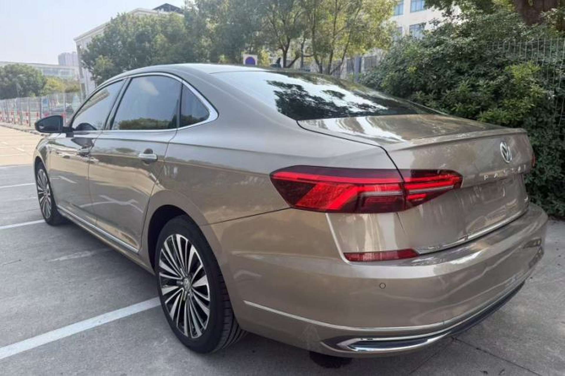 Used Volkswagen Passat 2019 330TSI Luxury Edition China V Standard Exterior 6