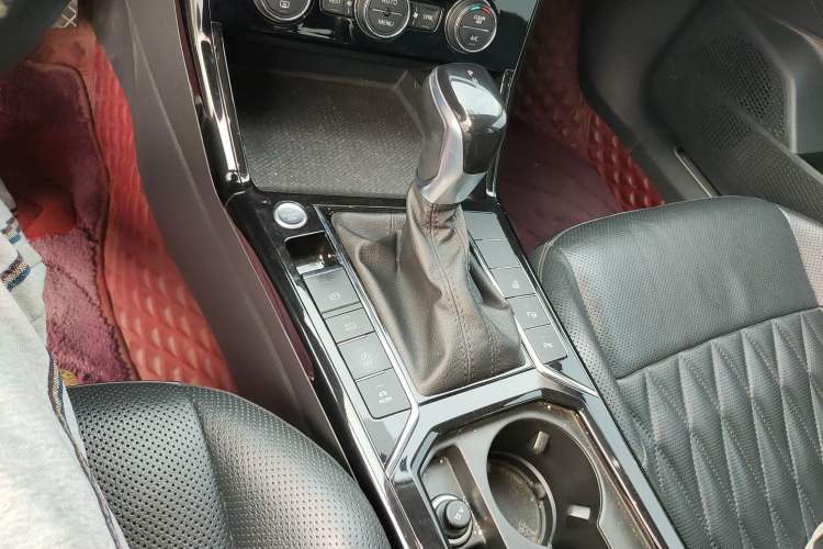 Used Volkswagen Passat 2019 330TSI Luxury Edition China VI Gear Lever