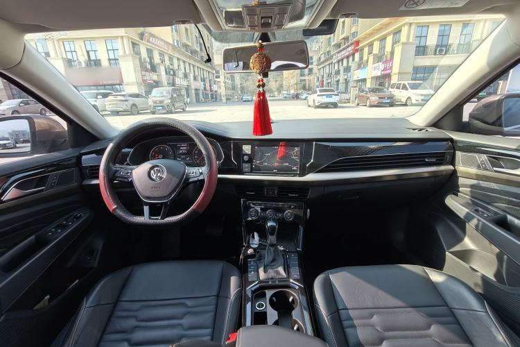 Used Volkswagen Passat 2019 330TSI Elite Edition China VI Interior 1