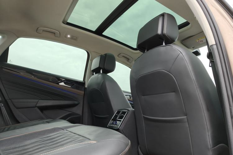 Used Volkswagen Passat 2019 330TSI Luxury Edition China VI Standard Interior 10