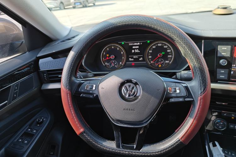 Used Volkswagen Passat 2019 330TSI Elite Edition China VI Interior 2