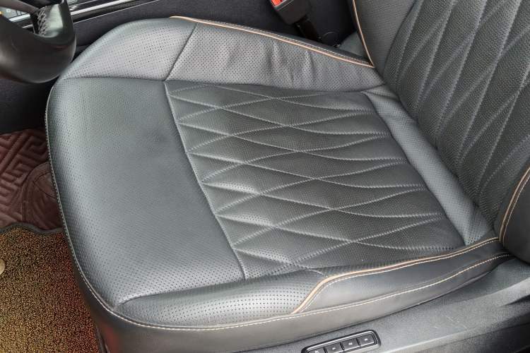 Used Volkswagen Passat 2019 330TSI Luxury Edition China VI Standard Interior 2