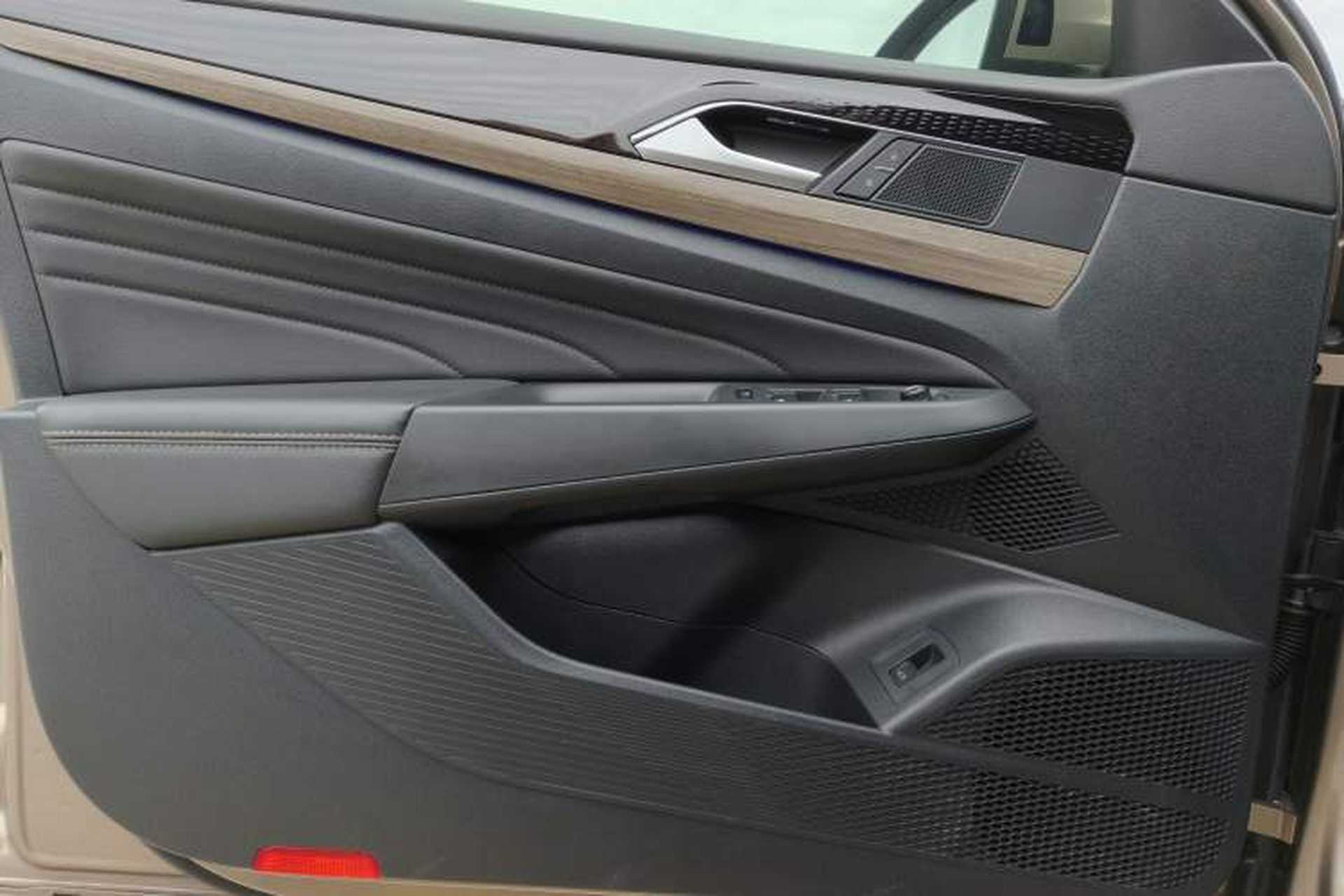 Used Volkswagen Passat 2019 330TSI Luxury Edition China VI Standard Interior 5