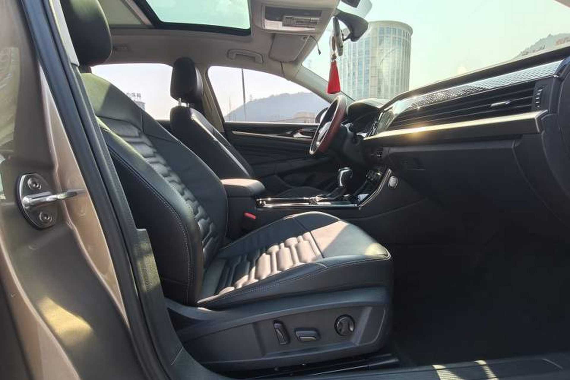 Used Volkswagen Passat 2019 330TSI Elite Edition China VI Interior 6