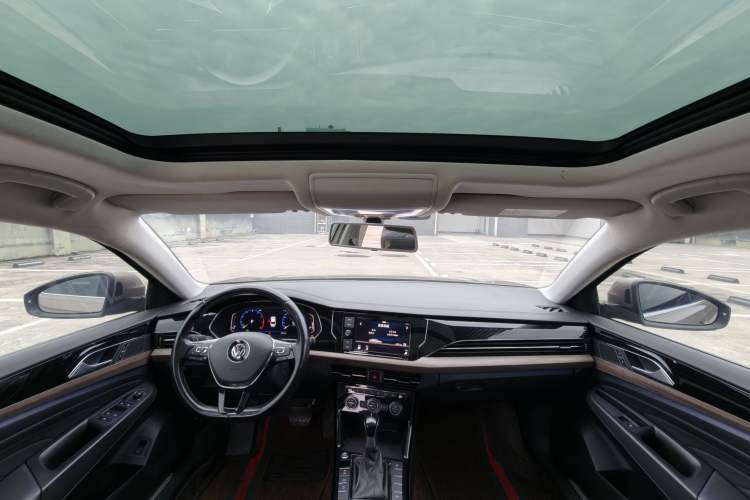 Used Volkswagen Passat 2019 330TSI Luxury Edition China VI Standard Interior 7