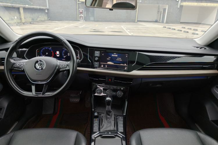 Used Volkswagen Passat 2019 330TSI Luxury Edition China VI Standard Interior 8