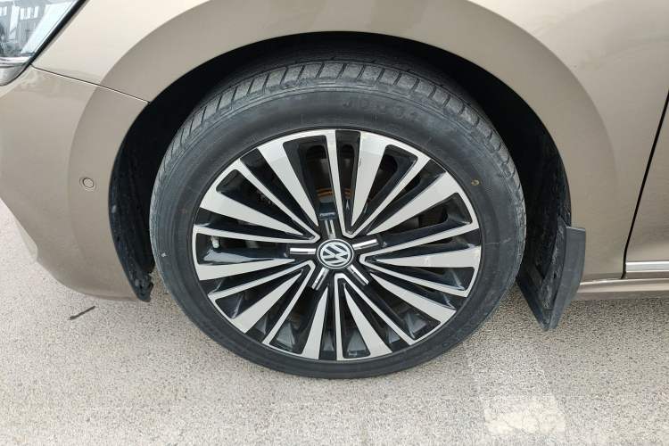 Used Volkswagen Passat 2019 330TSI Luxury Edition China VI Left Front Wheel Hub