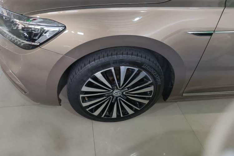 Used Volkswagen Passat 2019 380TSI Prestige Edition China VI Standard Left Front Wheel Hub