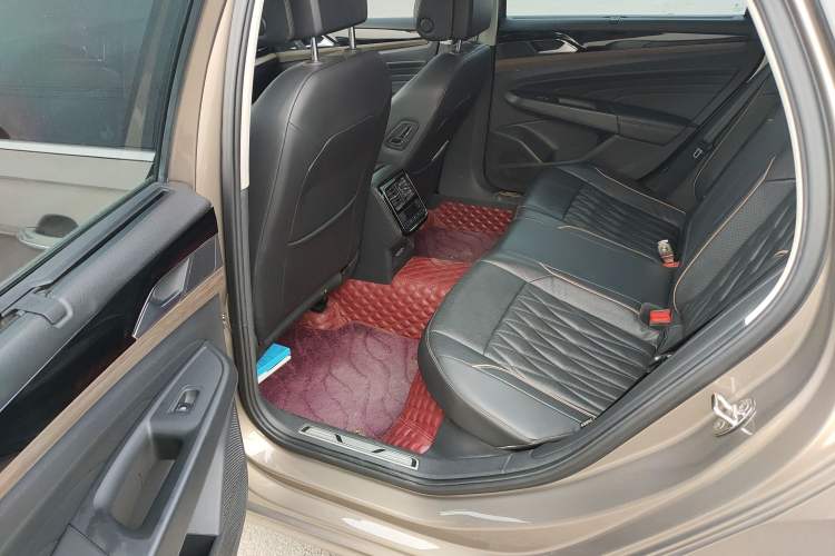 Used Volkswagen Passat 2019 330TSI Luxury Edition China VI Left Rear Seat