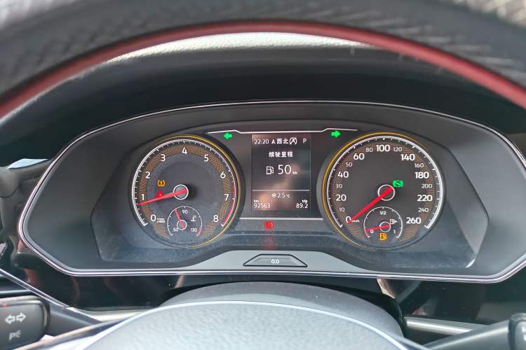 Used Volkswagen Passat 2019 330TSI Elite Edition China VI Odometer Close Up