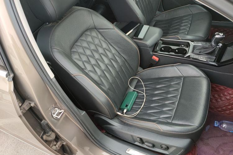 Used Volkswagen Passat 2019 330TSI Luxury Edition China VI Right Front Seat