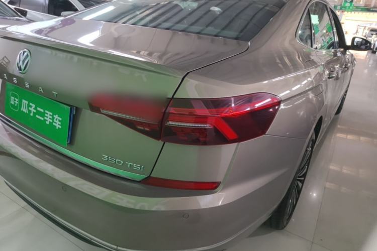 Used Volkswagen Passat 2019 380TSI Prestige Edition China VI Standard Right Rear Taillight