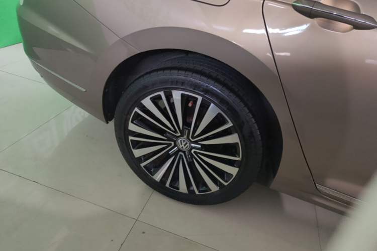 Used Volkswagen Passat 2019 380TSI Prestige Edition China VI Standard Right Rear Wheel Hub