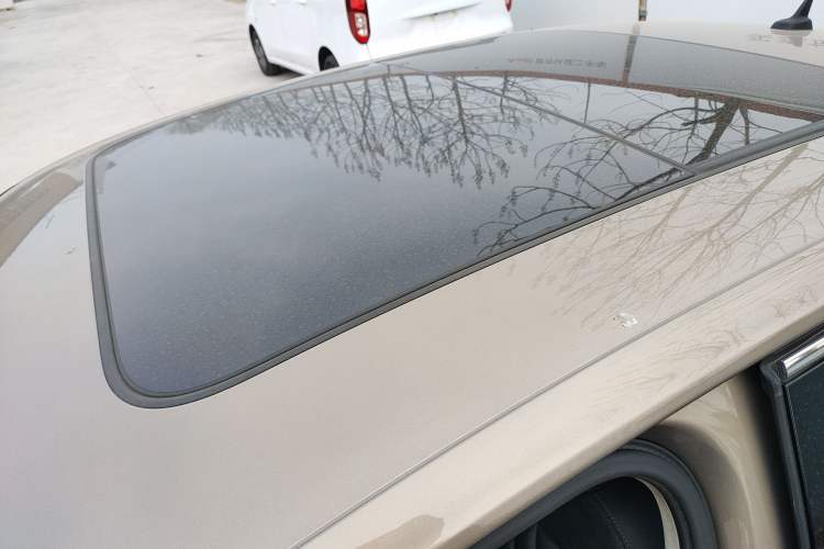 Used Volkswagen Passat 2019 330TSI Luxury Edition China VI Roof