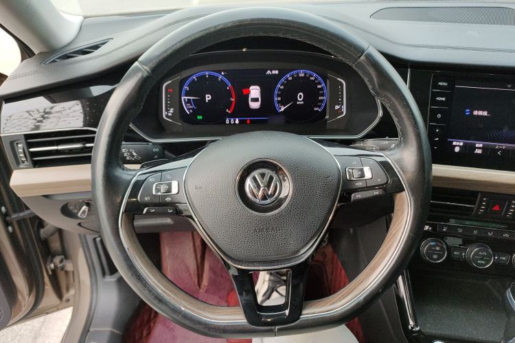 Used Volkswagen Passat 2019 330TSI Luxury Edition China VI Steering Wheel