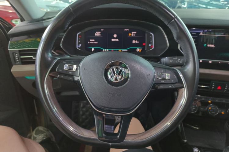 Used Volkswagen Passat 2019 380TSI Prestige Edition China VI Standard Steering Wheel