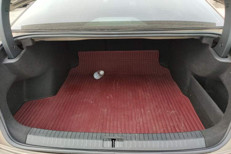 Used Volkswagen Passat 2019 330TSI Luxury Edition China VI Trunk