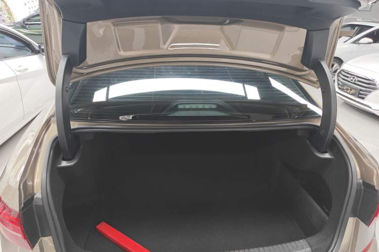Used Volkswagen Passat 2019 330TSI Luxury Edition China VI Standard Trunk