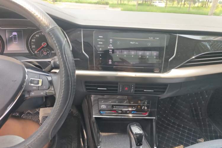 Used Volkswagen Passat 2019 330TSI Elite Edition China VI Audio And AC Panel