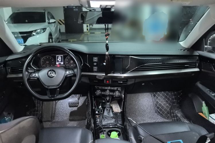 Used Volkswagen Passat 2019 330TSI Elite Edition China VI Center Console