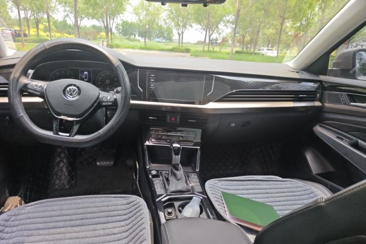 Used Volkswagen Passat 2019 330TSI Elite Edition China VI Center Console