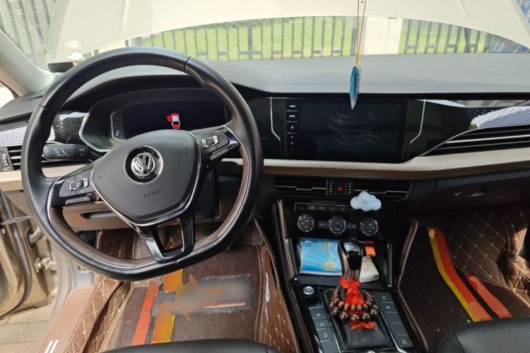 Used Volkswagen Passat 2019 380TSI Prestige Edition China VI Standard Center Console