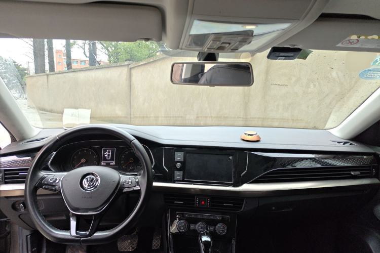 Used Volkswagen Passat 2019 330TSI Elite Edition China VI Center Console