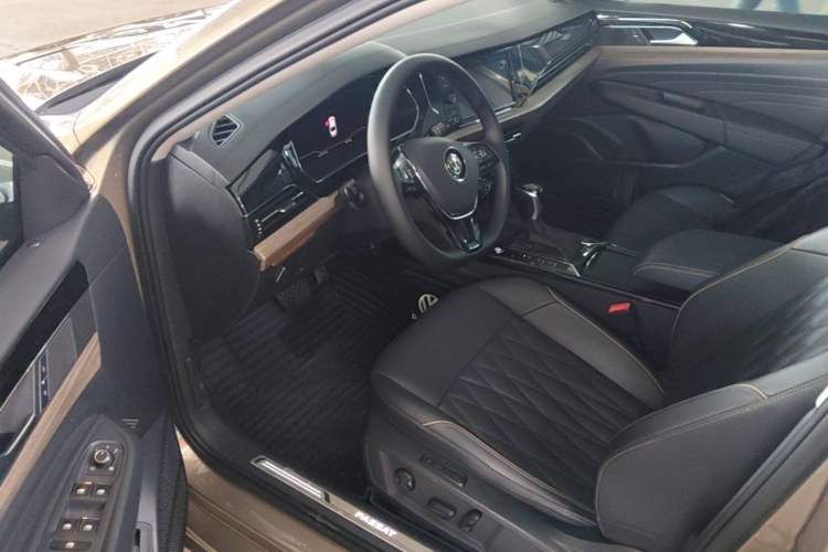 Used Volkswagen Passat 2019 330TSI Luxury Edition China VI Standard Driver Seat