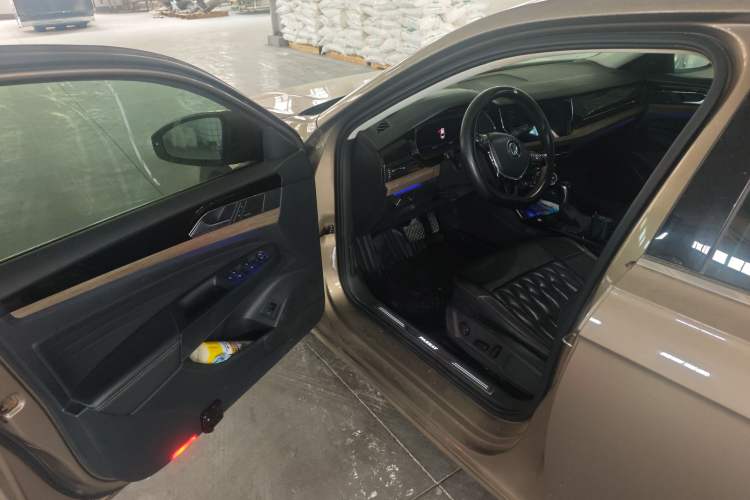 Used Volkswagen Passat 2019 330TSI Luxury Edition China V Standard Driver Seat