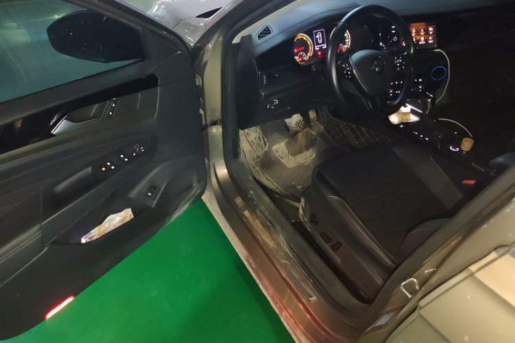 Used Volkswagen Passat 2019 330TSI Elite Edition China VI Driver Seat