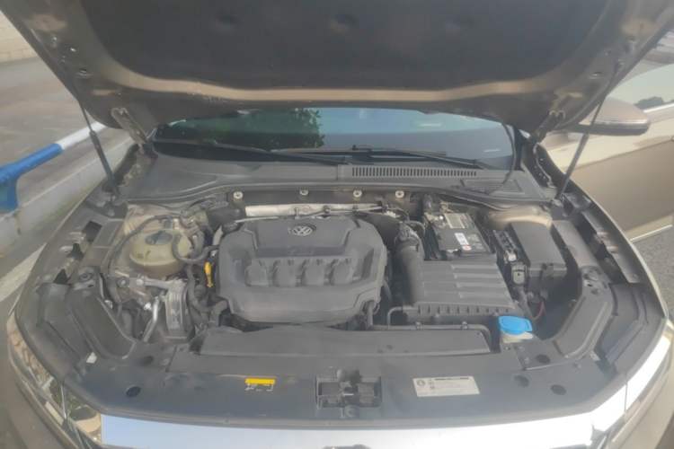Used Volkswagen Passat 2019 330TSI Elite Edition China VI Engine Bay