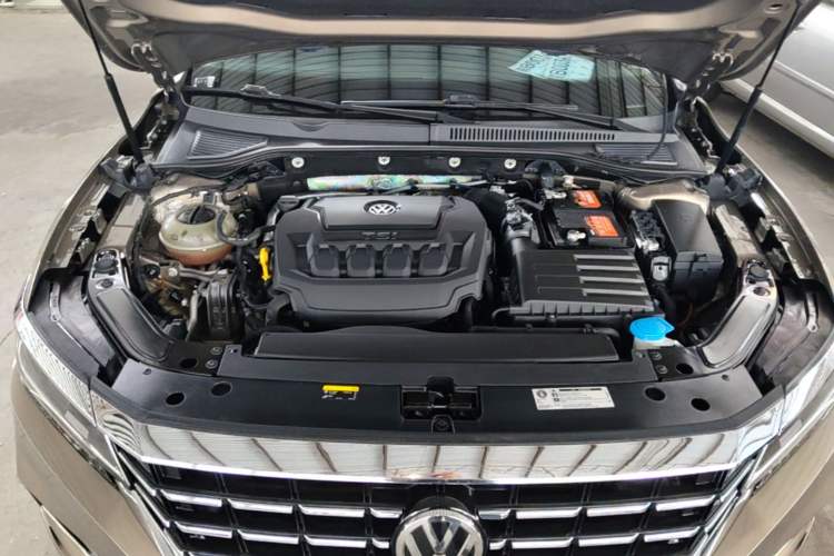 Used Volkswagen Passat 2019 330TSI Luxury Edition China VI Standard Engine Bay
