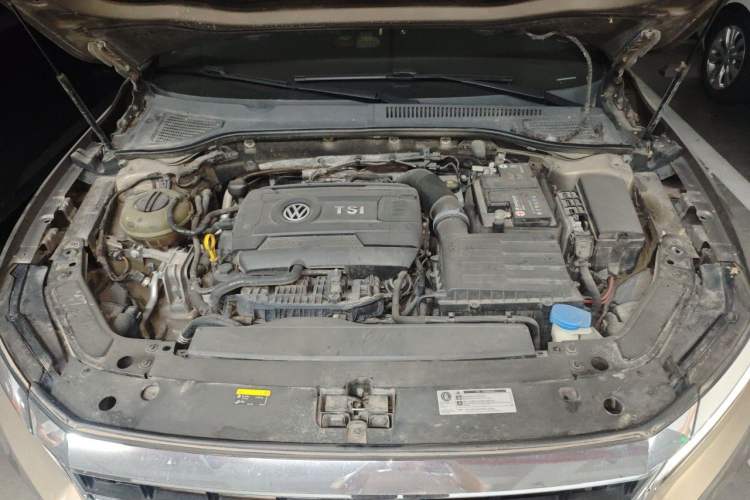Used Volkswagen Passat 2019 380TSI Prestige Edition China VI Standard Engine Bay