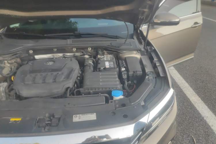 Used Volkswagen Passat 2019 330TSI Elite Edition China VI Engine Bay Left