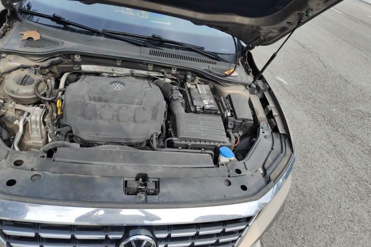 Used Volkswagen Passat 2019 330TSI Elite Edition China VI Engine Bay Left