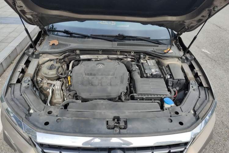 Used Volkswagen Passat 2019 330TSI Elite Edition China VI Engine Bay