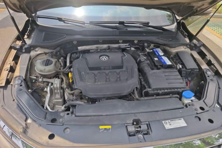 Used Volkswagen Passat 2019 330TSI Elite Edition China VI Engine Bay