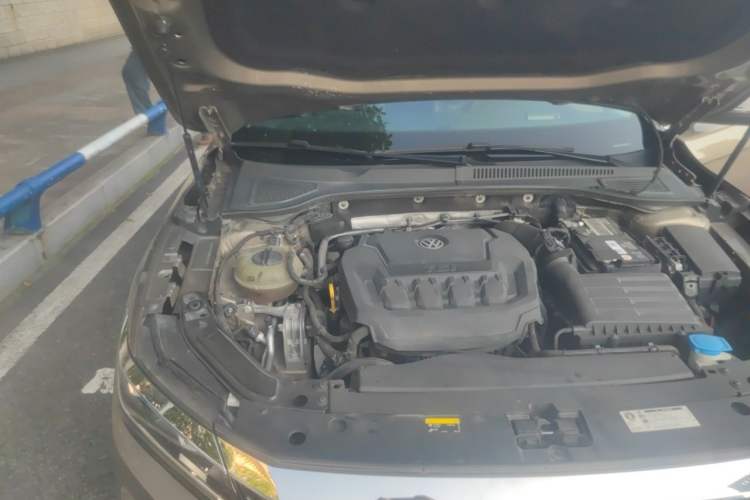 Used Volkswagen Passat 2019 330TSI Elite Edition China VI Engine Bay Right