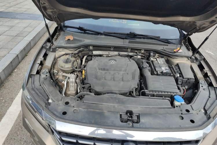 Used Volkswagen Passat 2019 330TSI Elite Edition China VI Engine Bay Right