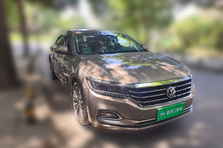 Used Volkswagen Passat 2019 380TSI Prestige Edition China VI Standard Front Right 45 Deg