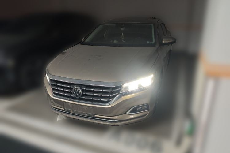 Used Volkswagen Passat 2019 380TSI Prestige Edition China VI Standard Front Right 45 Deg