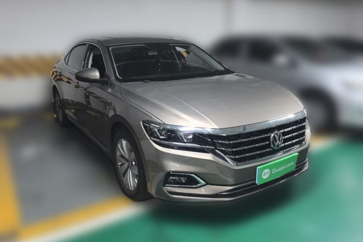 Used Volkswagen Passat 2019 330TSI Elite Edition China VI Front Right 45 Deg