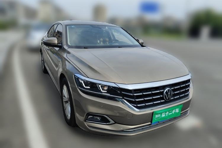 Used Volkswagen Passat 2019 330TSI Elite Edition China VI Front Right 45 Deg