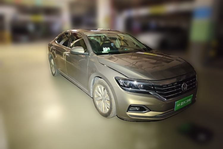 Used Volkswagen Passat 2019 330TSI Elite Edition China VI Front Right 45 Deg