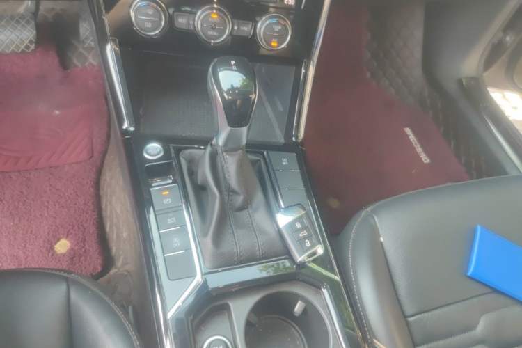 Used Volkswagen Passat 2019 330TSI Elite Edition China VI Gear Lever