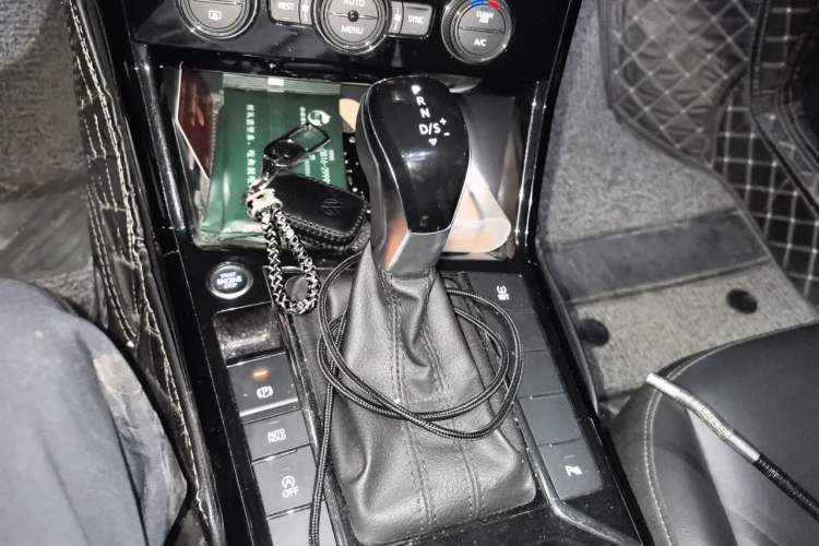 Used Volkswagen Passat 2019 330TSI Elite Edition China VI Gear Lever